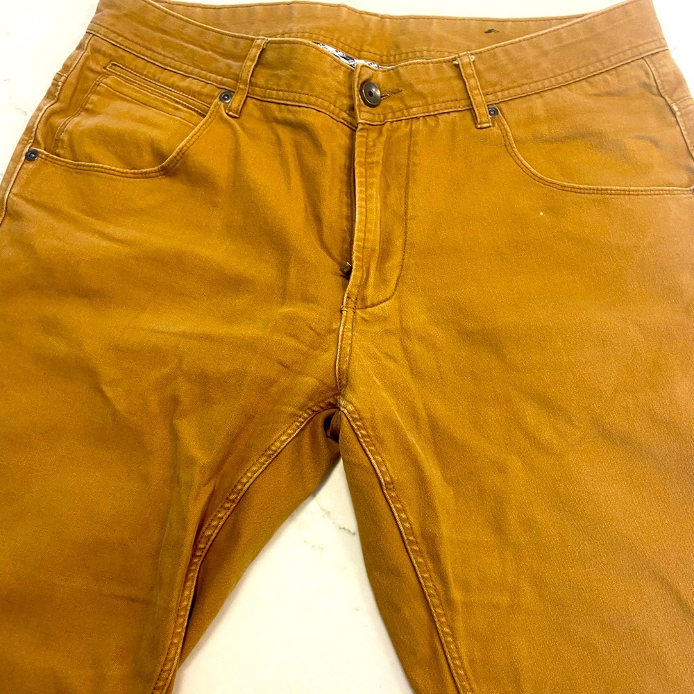 Men’s chinos